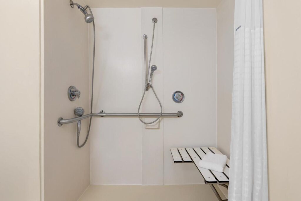 Baymont by Wyndham Intl Speedway I-95 Daytona Beach - Image 5