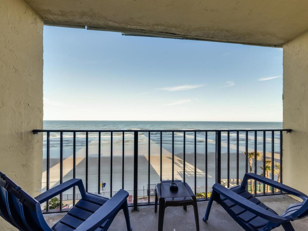 Beachside Hotel - Image 3