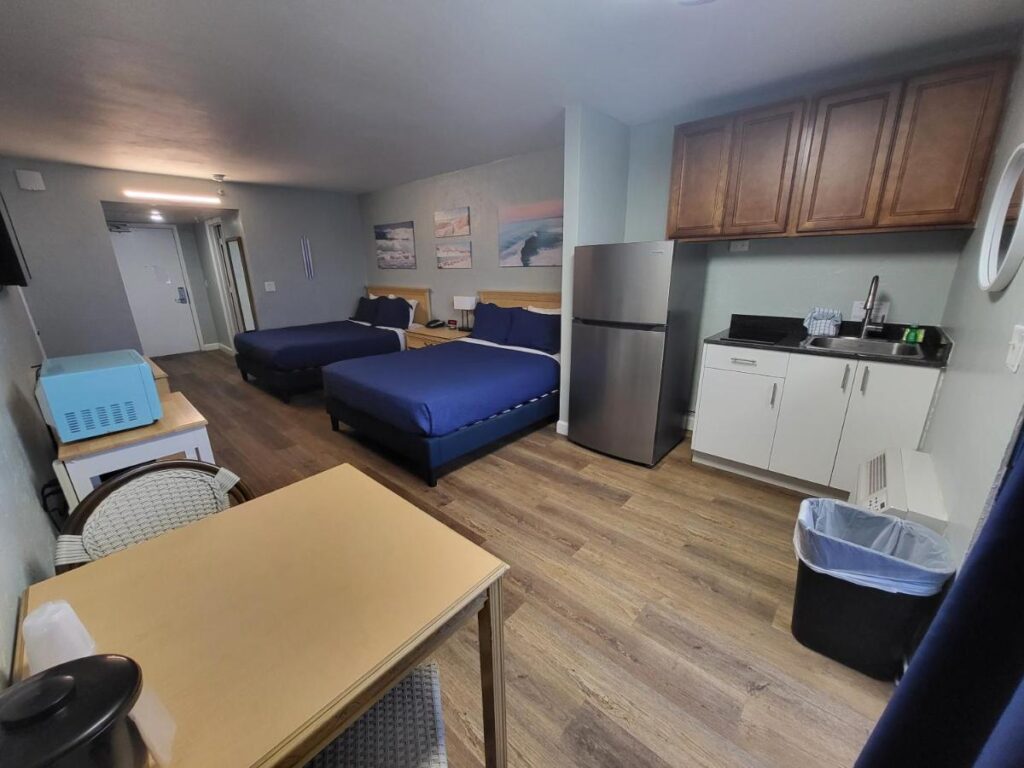 Beachside Hotel - Image 4