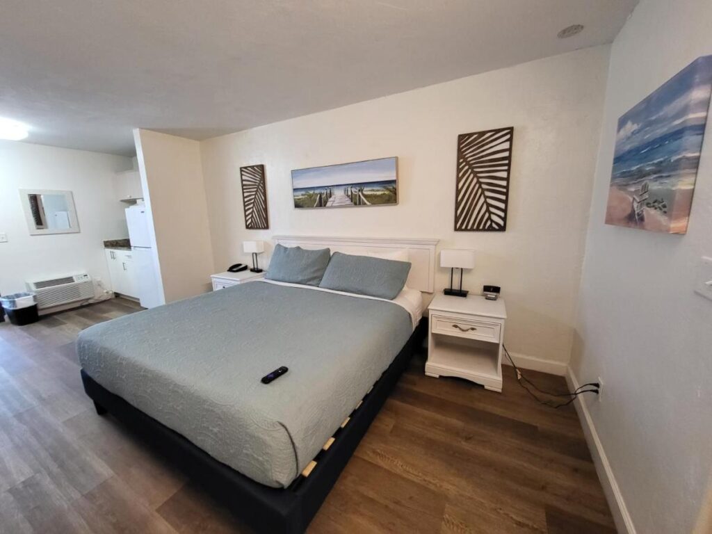 Beachside Hotel - Image 6
