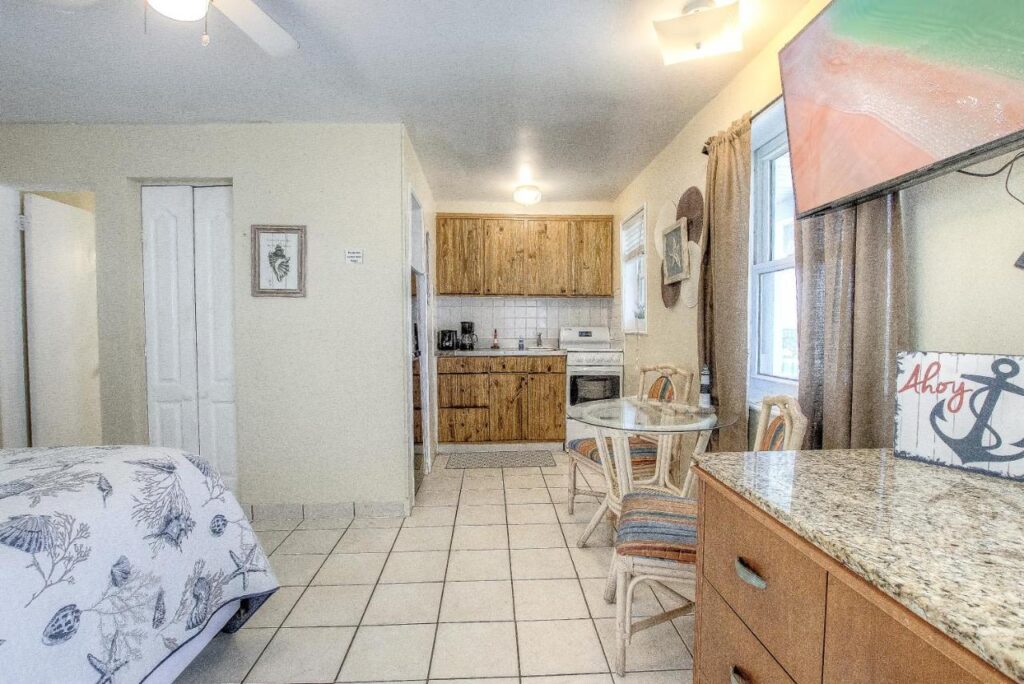 Daytona Shores Inn and Suites - Image 4