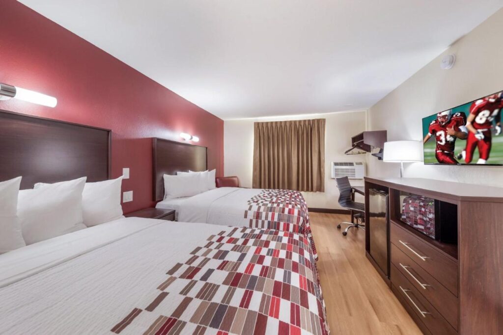 Red Roof Inn & Suites Denton - Image 2