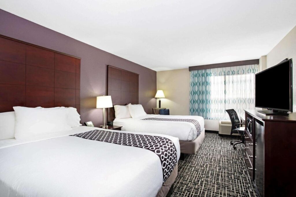 La Quinta Inn & Suites by Wyndham Denver Aurora Medical - Image 4
