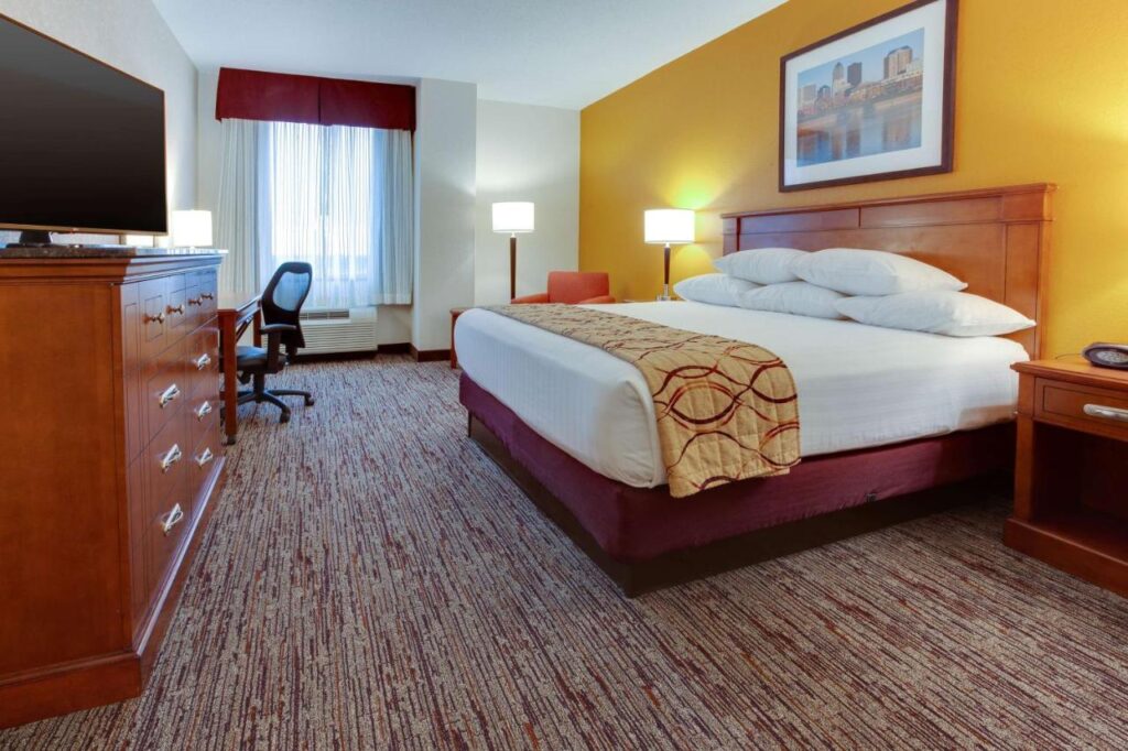 Drury Inn & Suites West Des Moines - Image 4