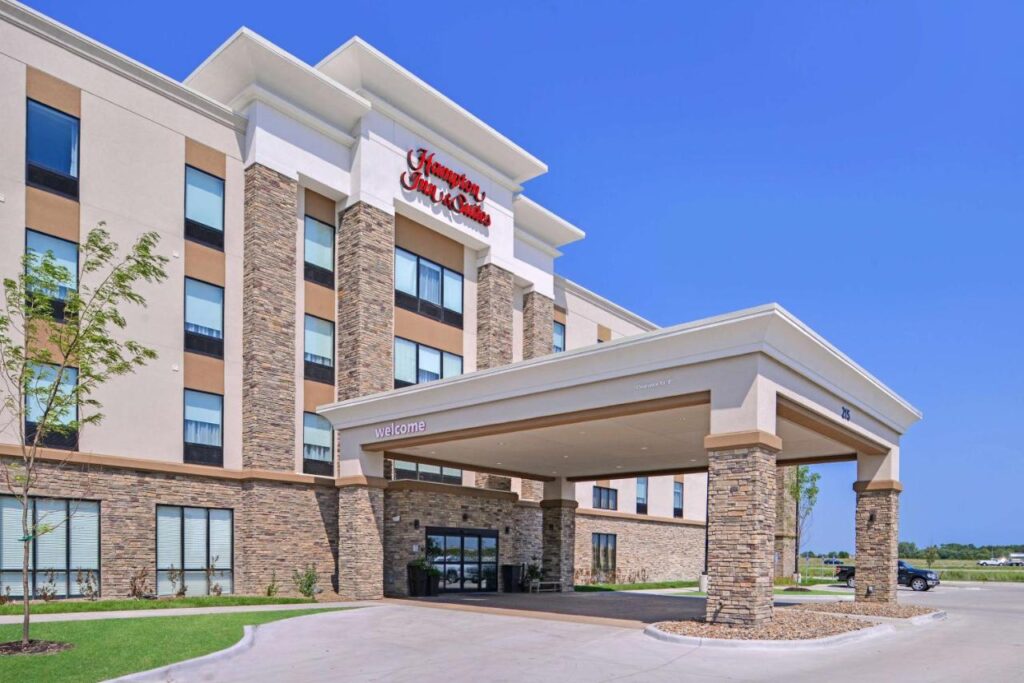 Hampton Inn and Suites Altoona-Des Moines by Hilton - Image 1