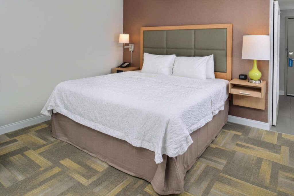 Hampton Inn and Suites Altoona-Des Moines by Hilton - Image 5