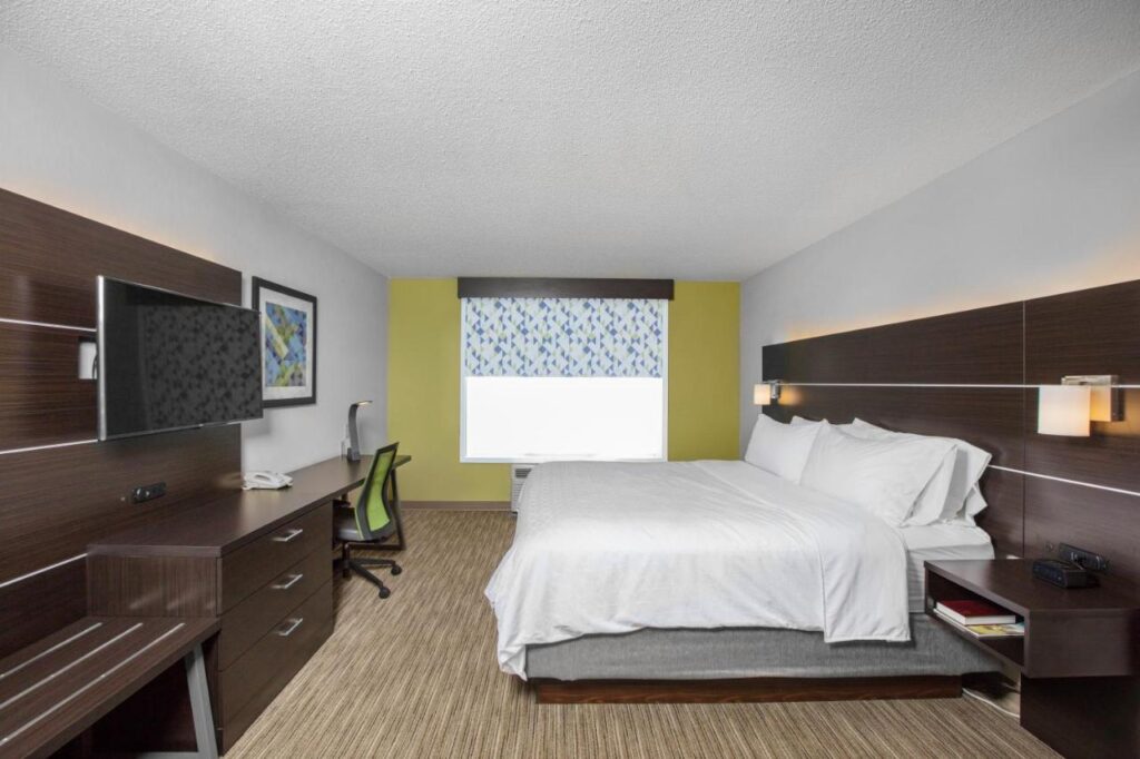 Holiday Inn Express Hotel & Suites Altoona-Des Moines by IHG - Image 4