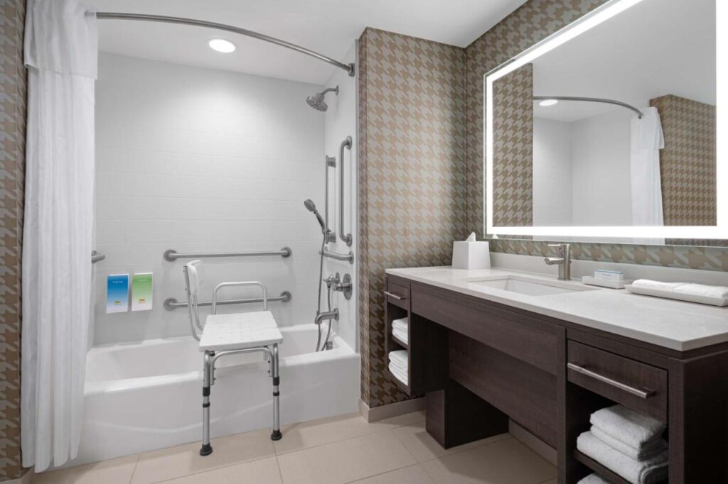 Home2 Suites by Hilton Des Moines at Drake University - Image 4