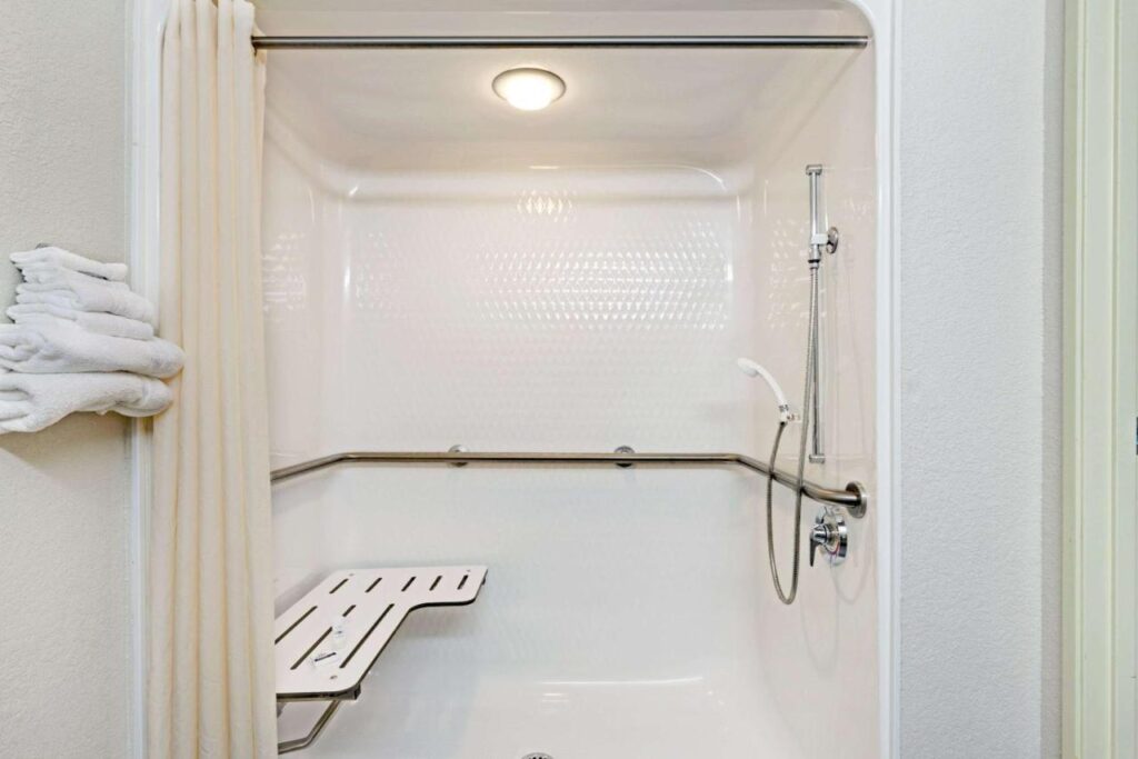 Microtel Inn & Suites Urbandale - Image 4
