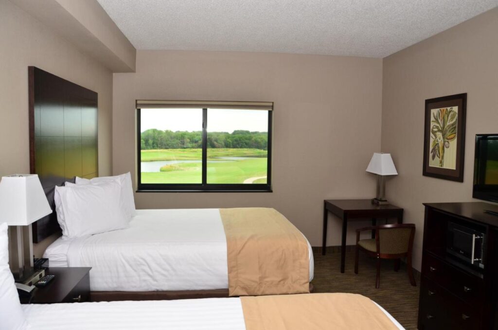Qube Hotel - Polk City - Image 2