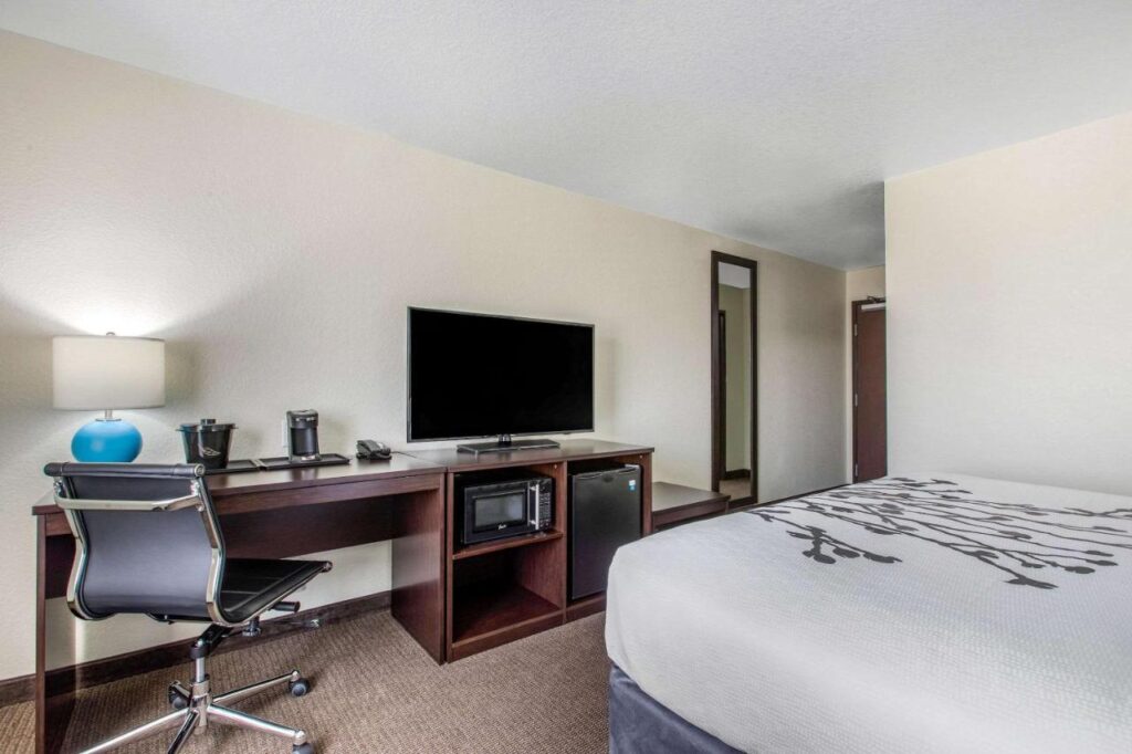 Sleep Inn and Suites - Ankeny - Image 3