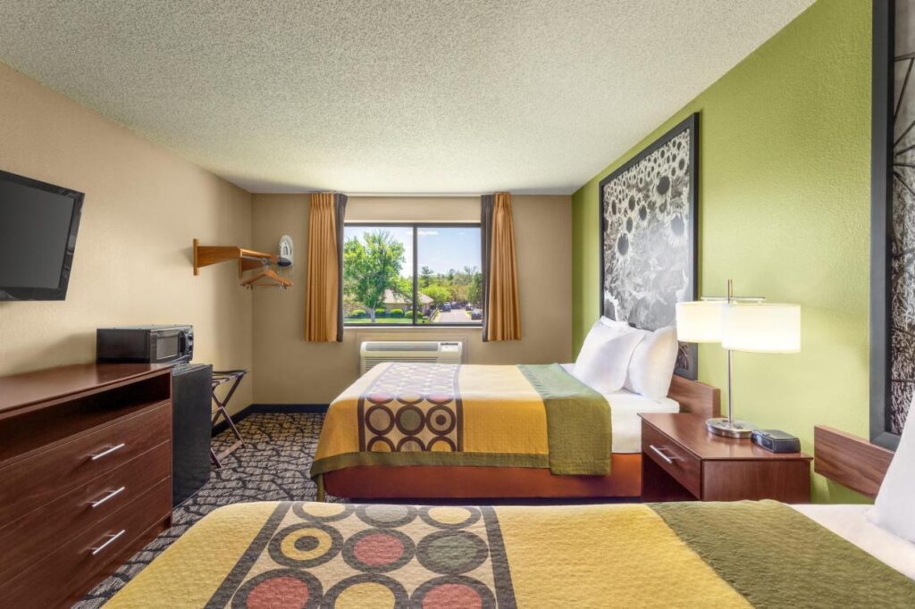 Super 8 by Wyndham Ankeny/Des Moines Area - Image 6