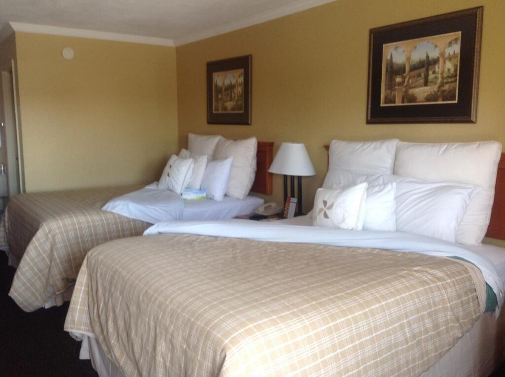 Days Inn by Wyndham Destin - Image 2