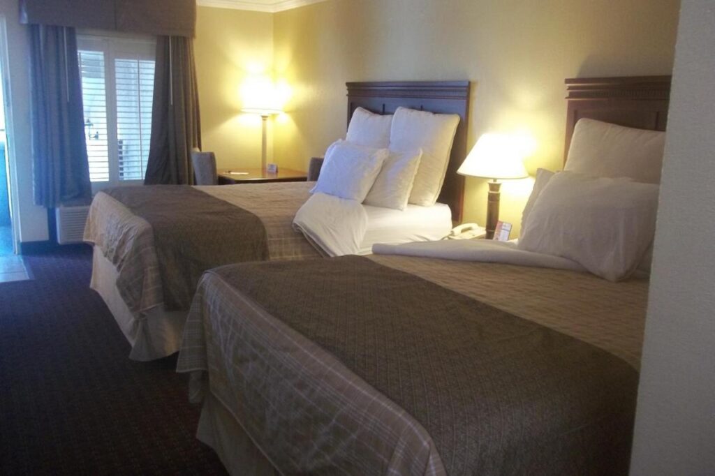 Days Inn by Wyndham Destin - Image 3