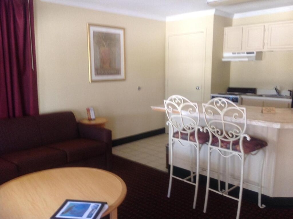 Days Inn by Wyndham Destin - Image 6