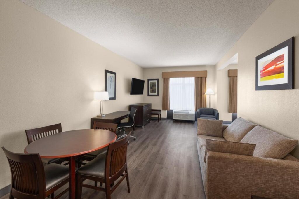 Wingate by Wyndham Destin - Image 3