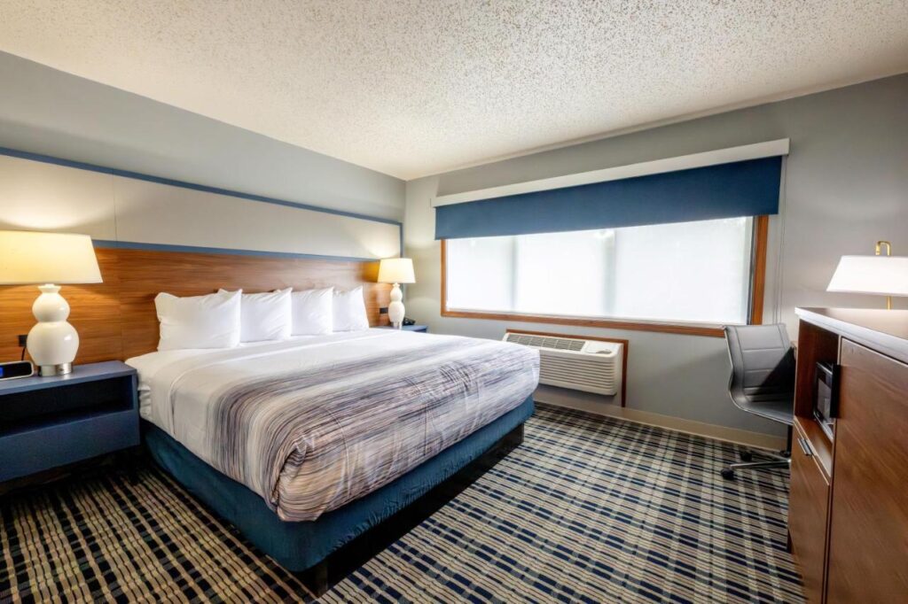 AmericInn by Wyndham Sturgeon Bay - Image 1