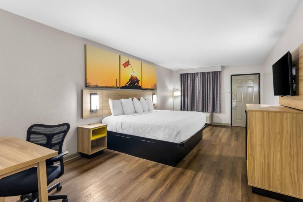 Days Inn by Wyndham Enterprise - Image 2