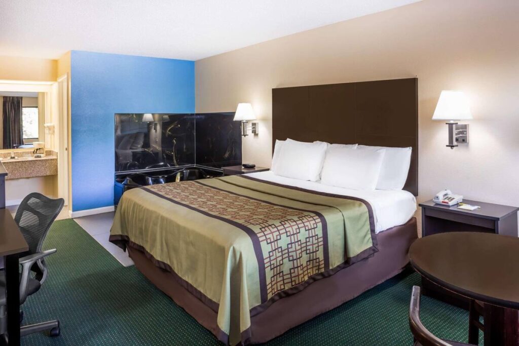 Days Inn by Wyndham Enterprise - Image 4