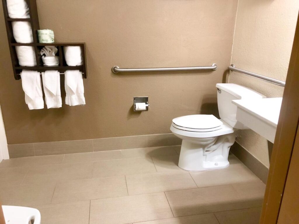 Comfort Suites Regency Park - Image 2