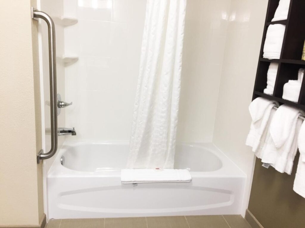 Comfort Suites Regency Park - Image 3