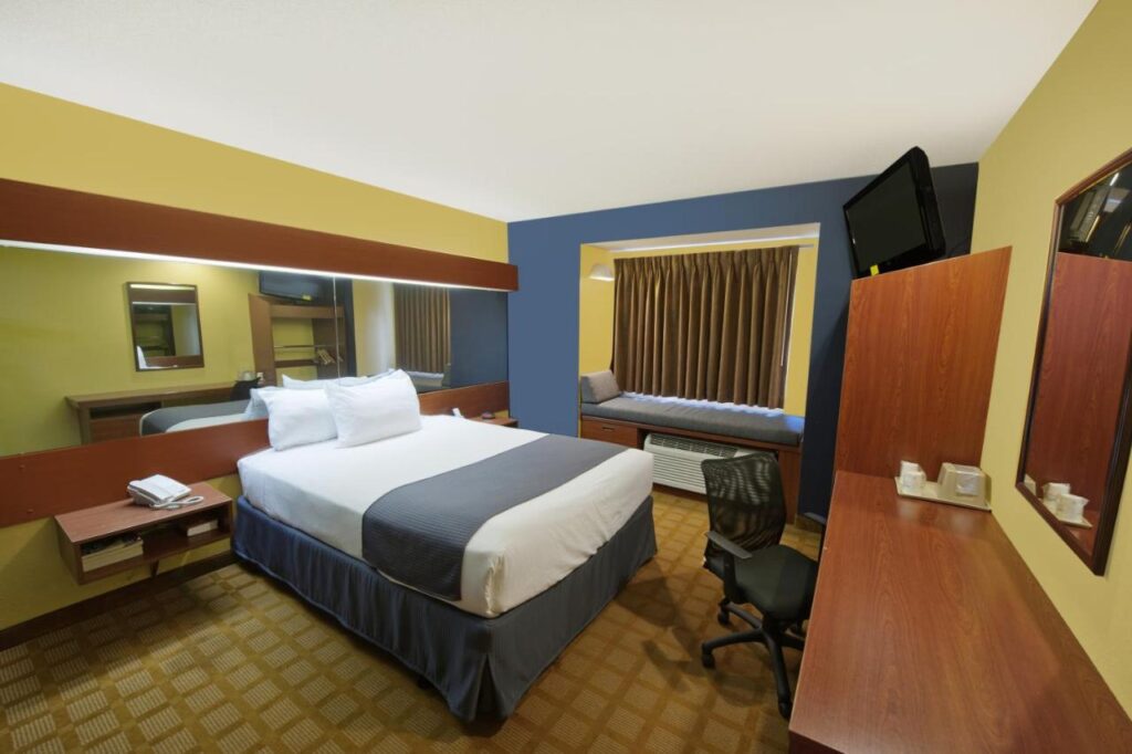 Microtel Inn & Suites by Wyndham Hillsborough - Image 2