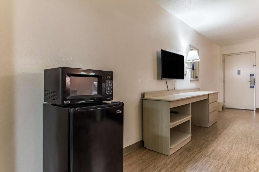 Motel 6-Raleigh, NC - Cary - Image 2