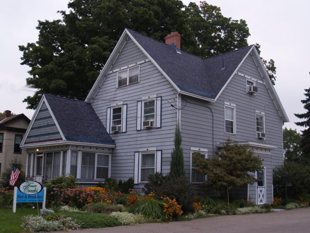Four Creeks Bed&Breakfast - Image 1