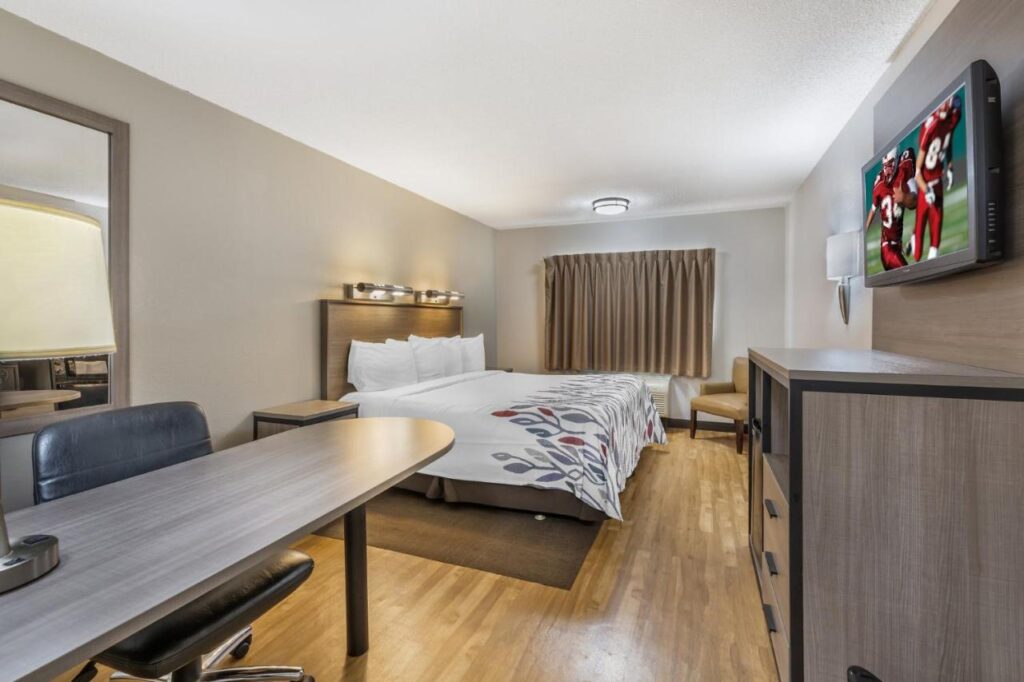 Red Roof Inn Erie – I-90 - Image 2