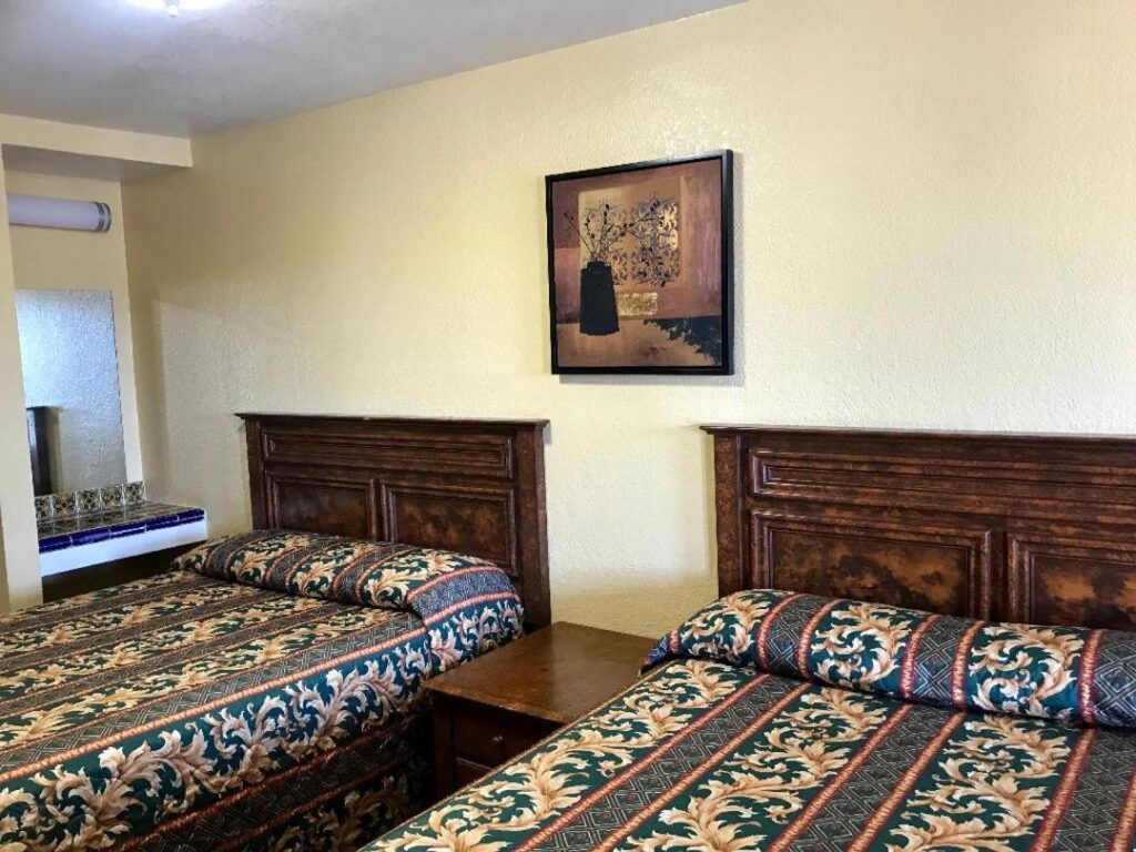 Hacienda Motel - Image 5