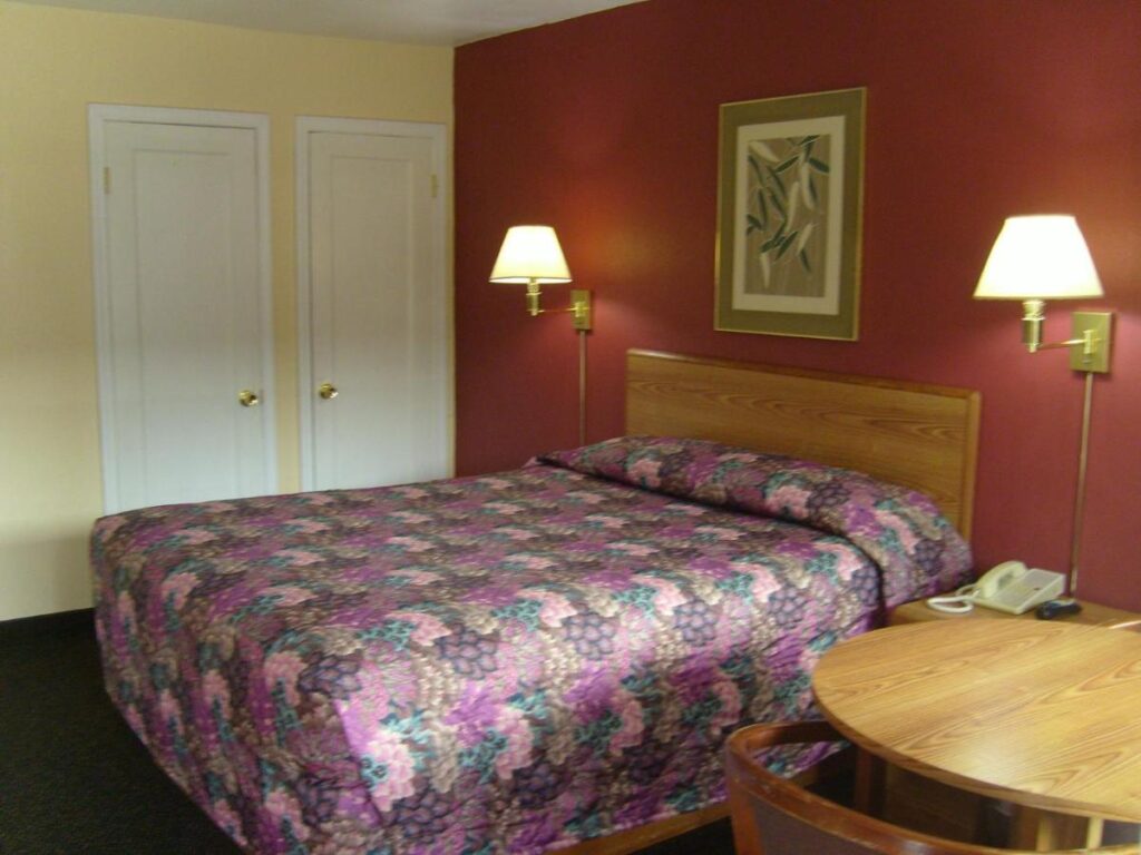 Cascade City Center Motel - Image 2