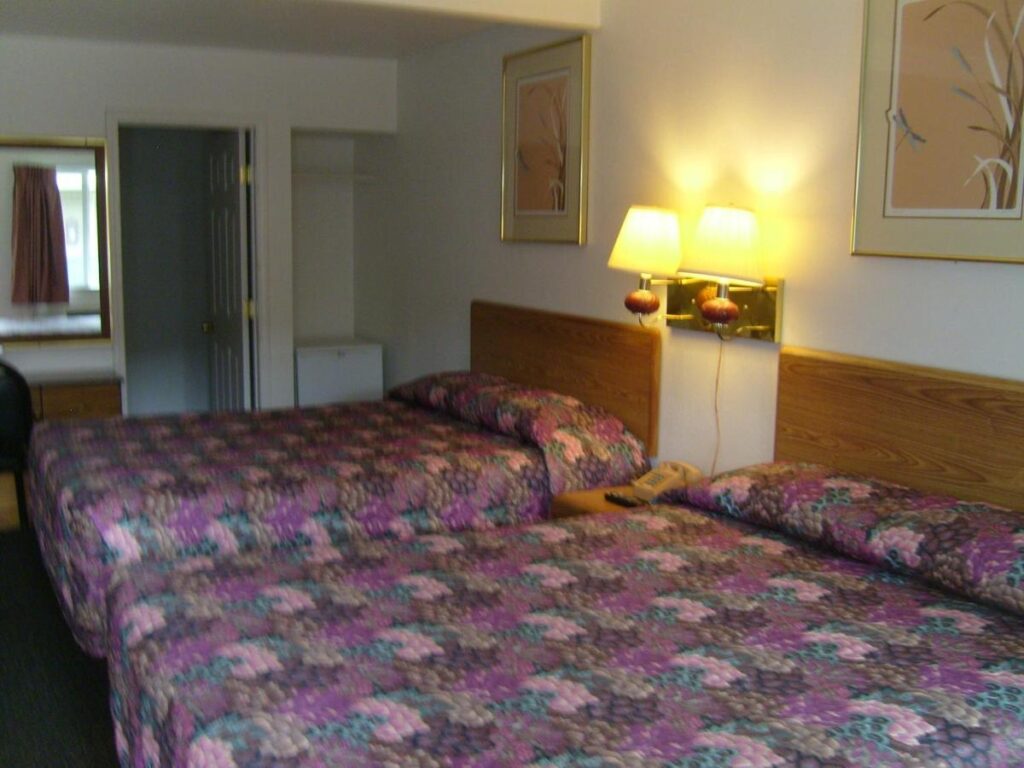 Cascade City Center Motel - Image 4