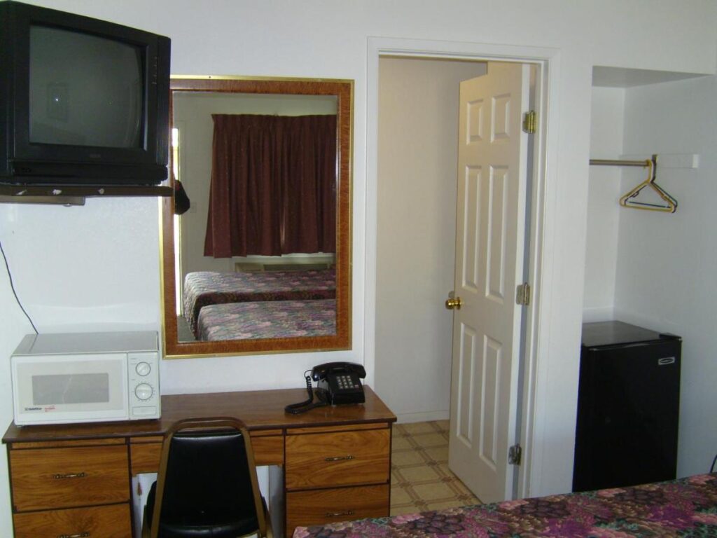 Cascade City Center Motel - Image 5