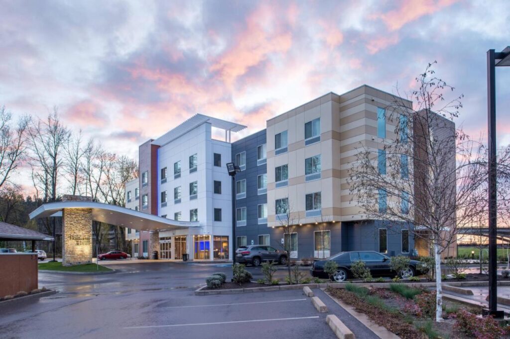 Fairfield Inn & Suites by Marriott Eugene East/Springfield - Image 1