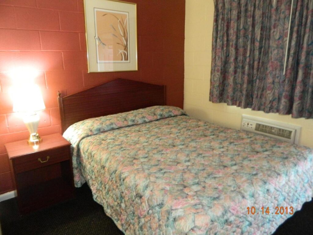 Relax Inn - Cottage Grove - Image 3