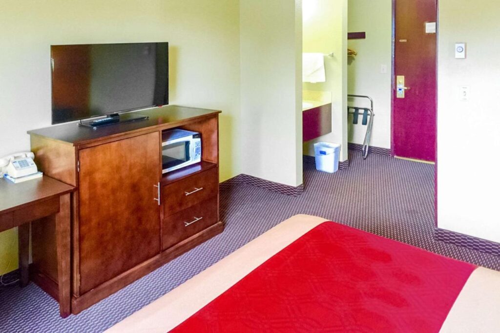 Rodeway Inn Willamette River - Image 4