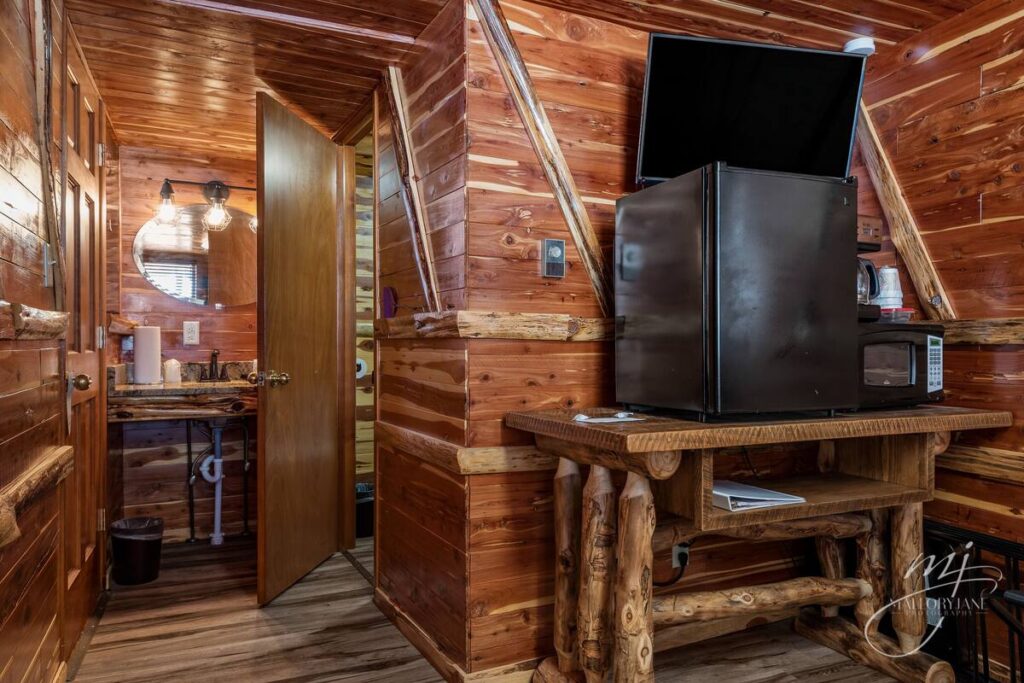 Log Cabin Inn - Image 3