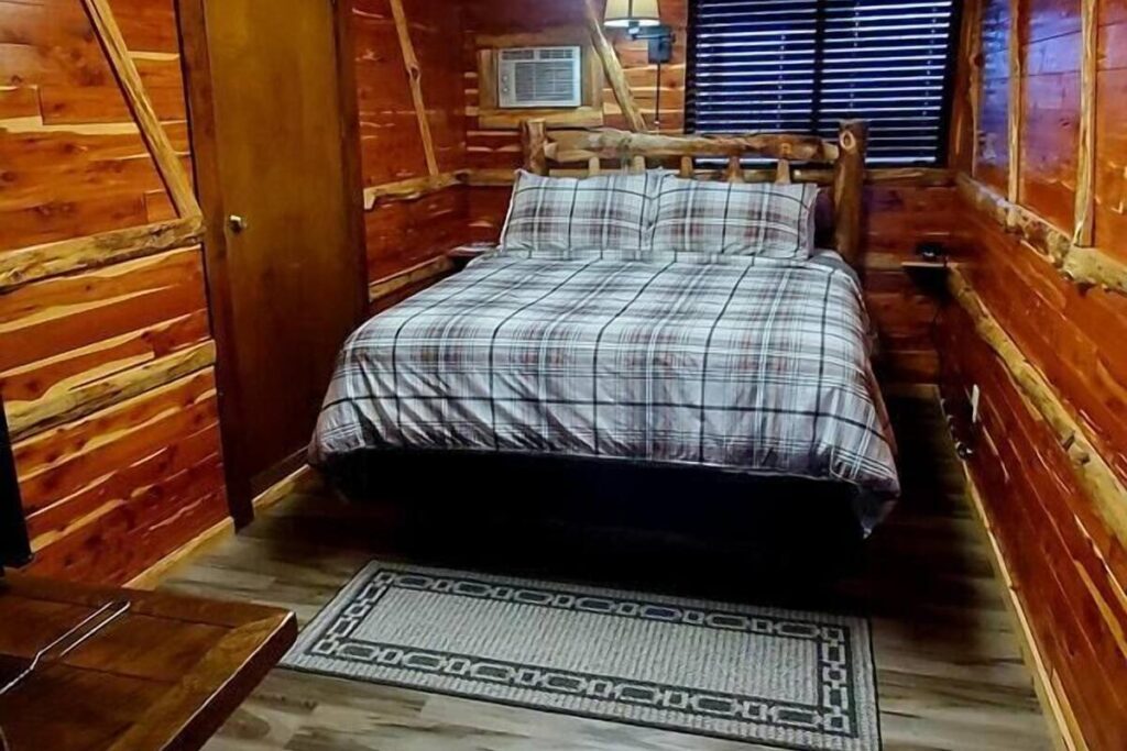 Log Cabin Inn - Image 4