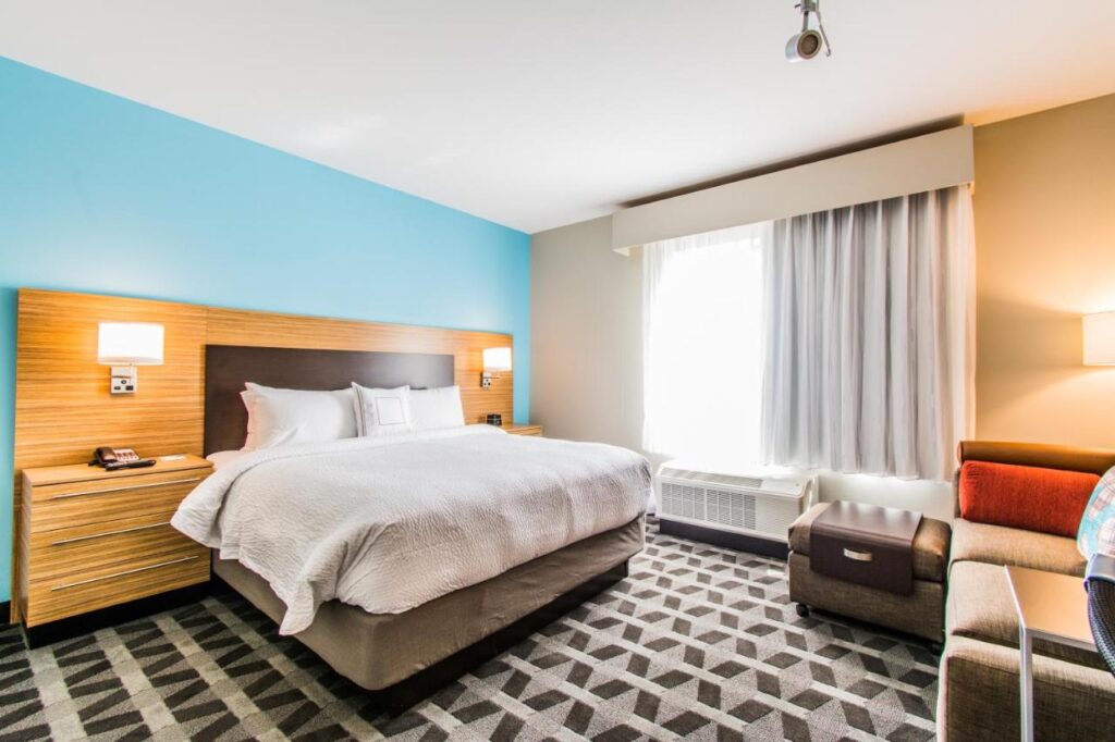 TownePlace Suites by Marriott Evansville Newburgh - Image 3