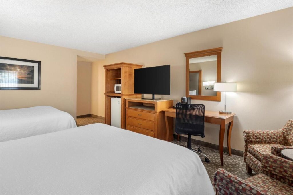 Best Western Plus Oak Harbor Hotel & Conference Center - Image 5