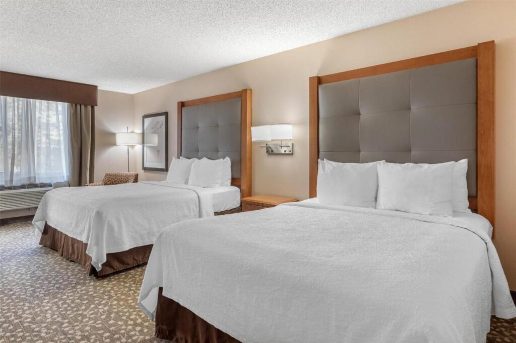 Best Western Plus Oak Harbor Hotel & Conference Center - Image 6