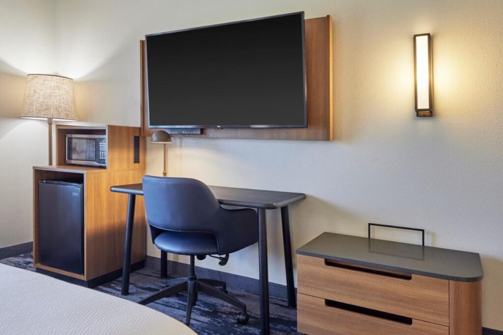 Fairfield Inn & Suites Burlington - Image 3