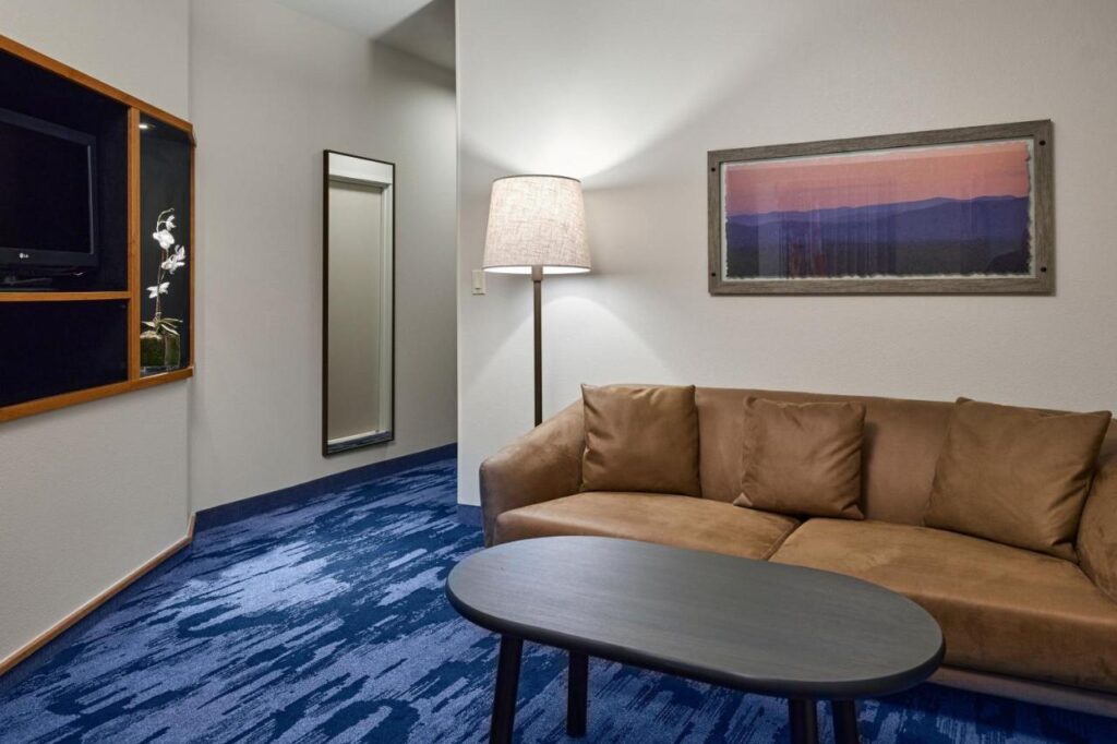 Fairfield Inn & Suites Burlington - Image 6