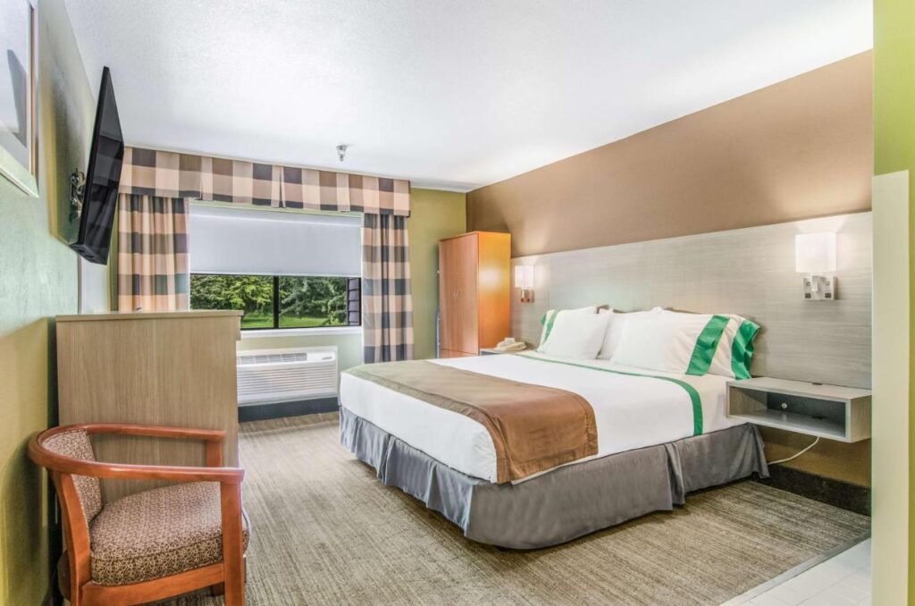 GuestHouse Inn & Suites Poulsbo - Image 3