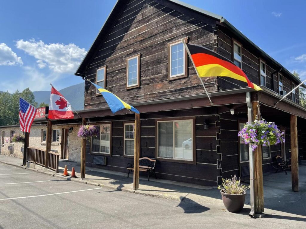 North Cascades Inn - Image 1