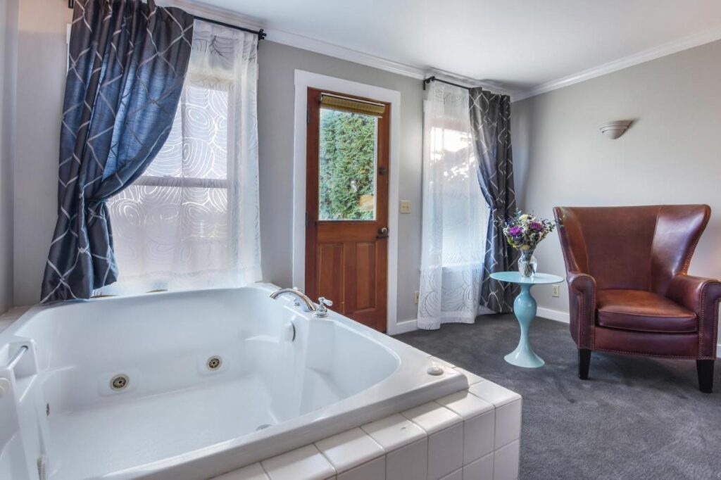 Wild Iris Inn - Image 2