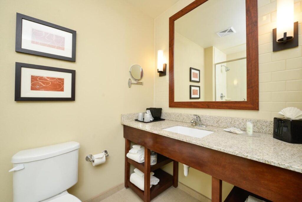 Comfort Suites Fargo Medical Center - Image 2
