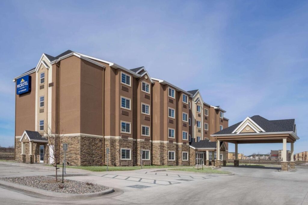 Microtel Inn & Suites By Wyndham Moorhead Fargo Area - Image 1