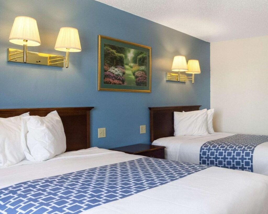 Rodeway Inn - Image 1