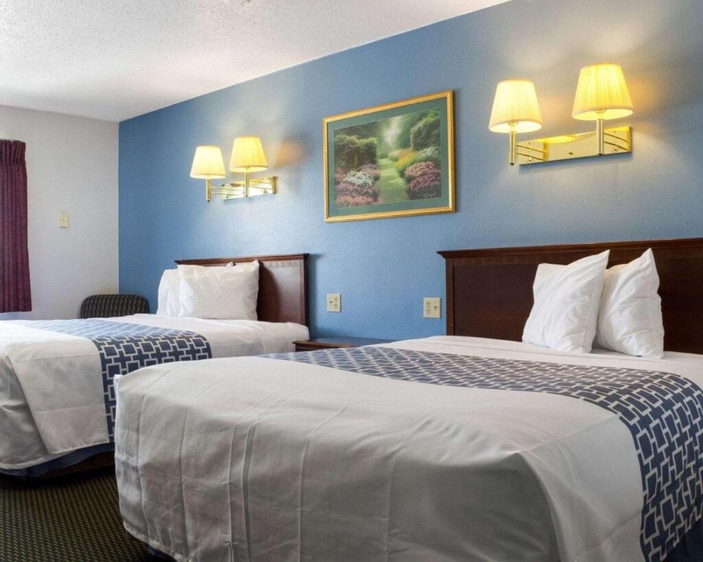 Rodeway Inn - Image 3